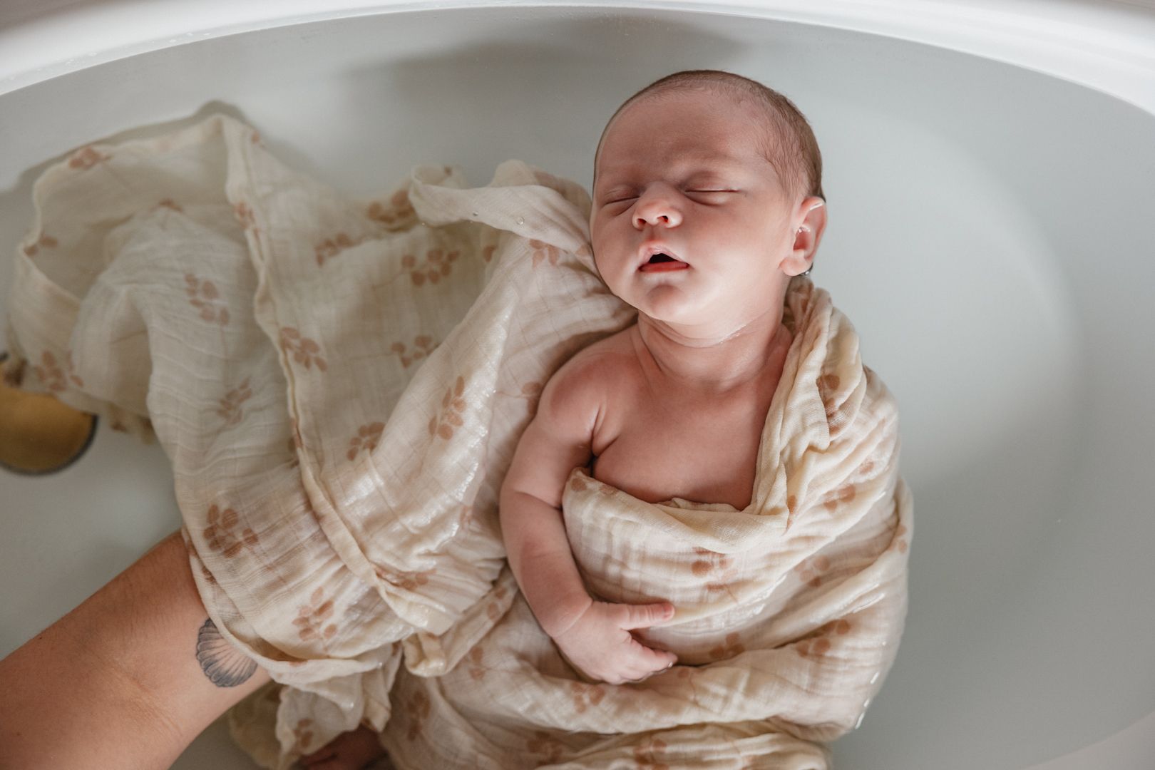 reportage photo d'un thalasso therapeutique bain bebe ou bain de sonia a Lille avec Yasmine de un mere veilleux moment
