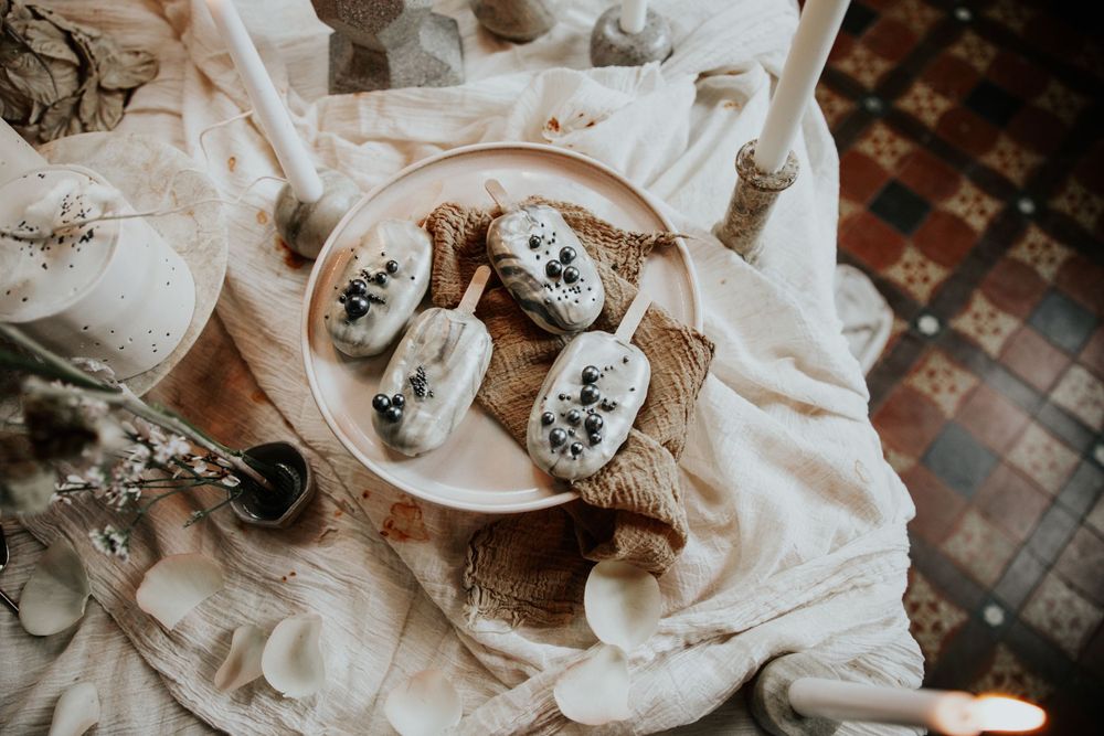 the mount without , Bristol alternative wedding venue , artistic wedding cake
