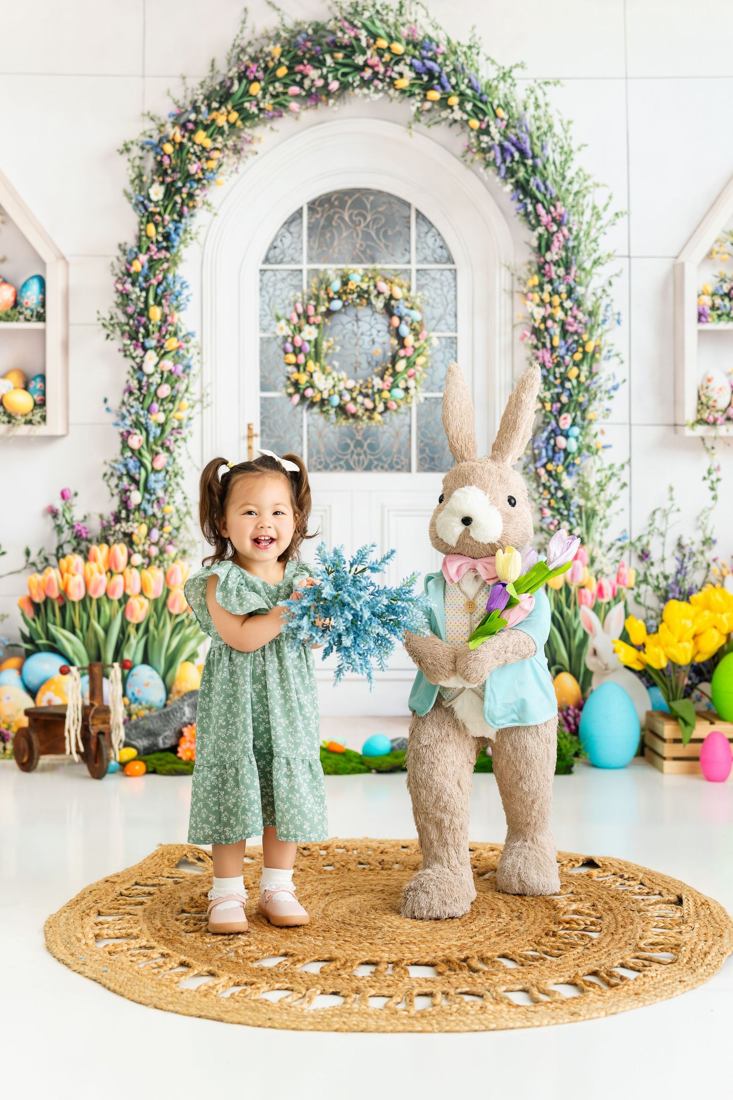Linn Images Easter Mini Sessions capture spring beauty with charming props, floral backdrops, and light, airy seasonal kids photography