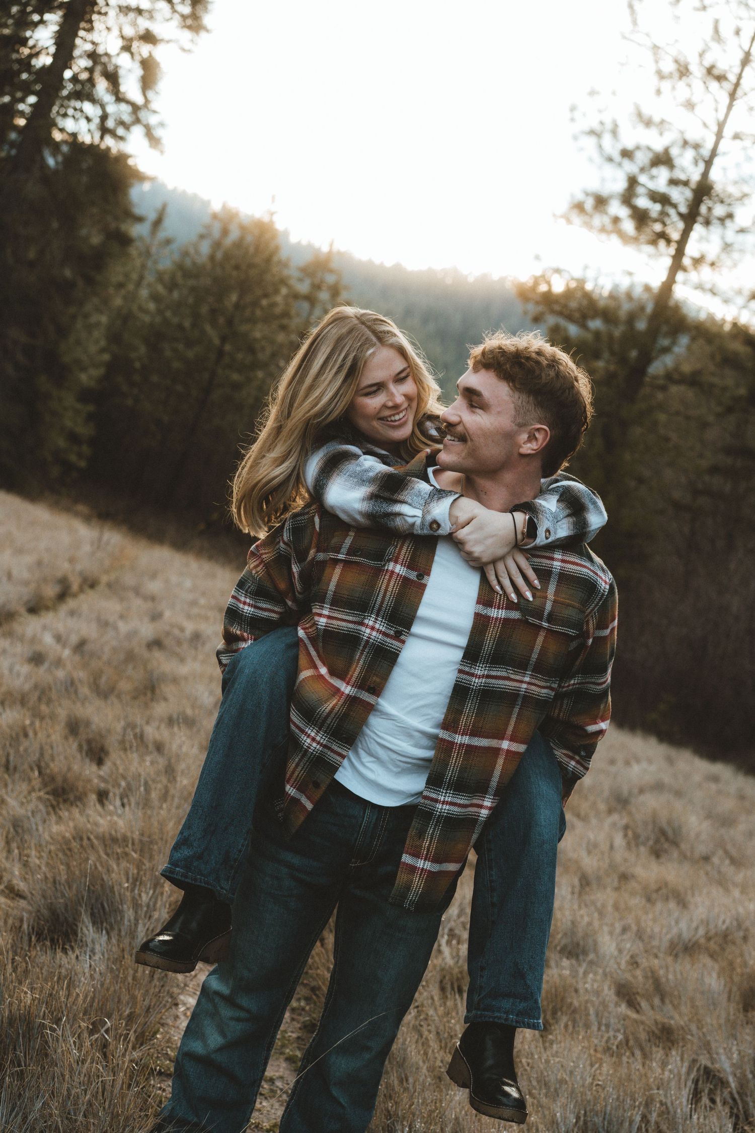 couples Photographer in Ellensburg WA CWU Cle Elum photographer.