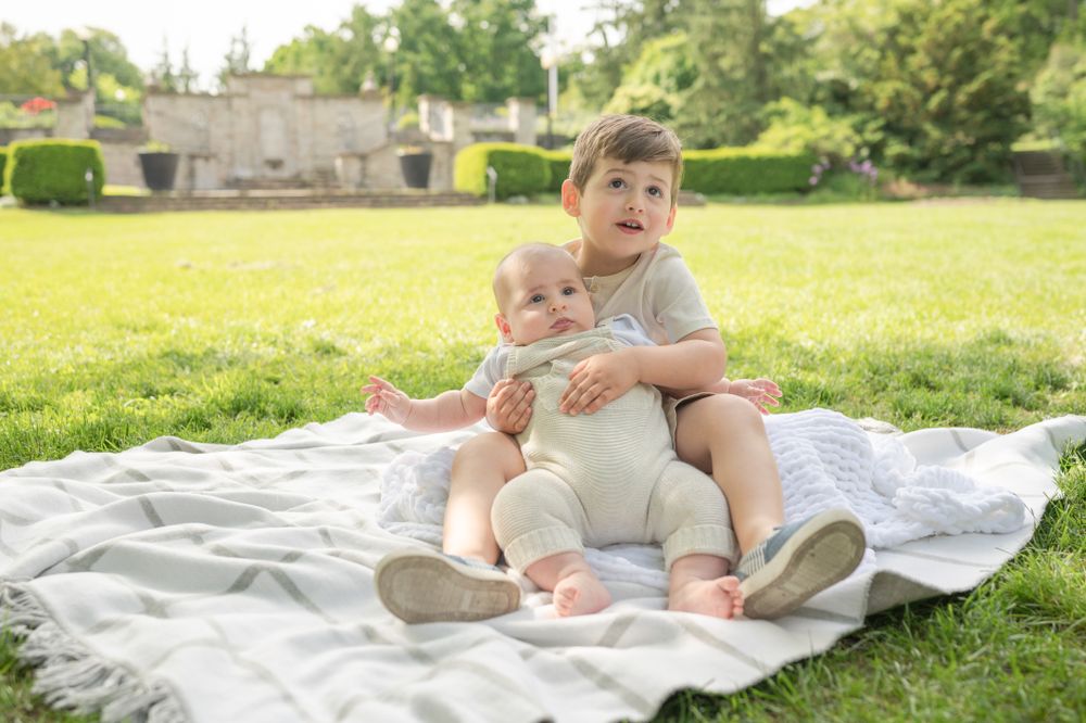 family photos at alexander muir memorial gardens