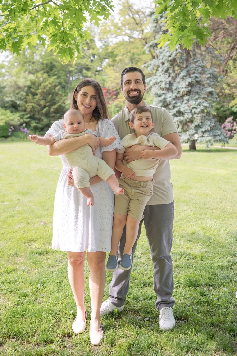 family photos at alexander muir memorial gardens