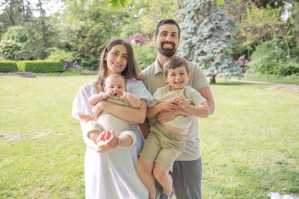 family photos at alexander muir memorial gardens