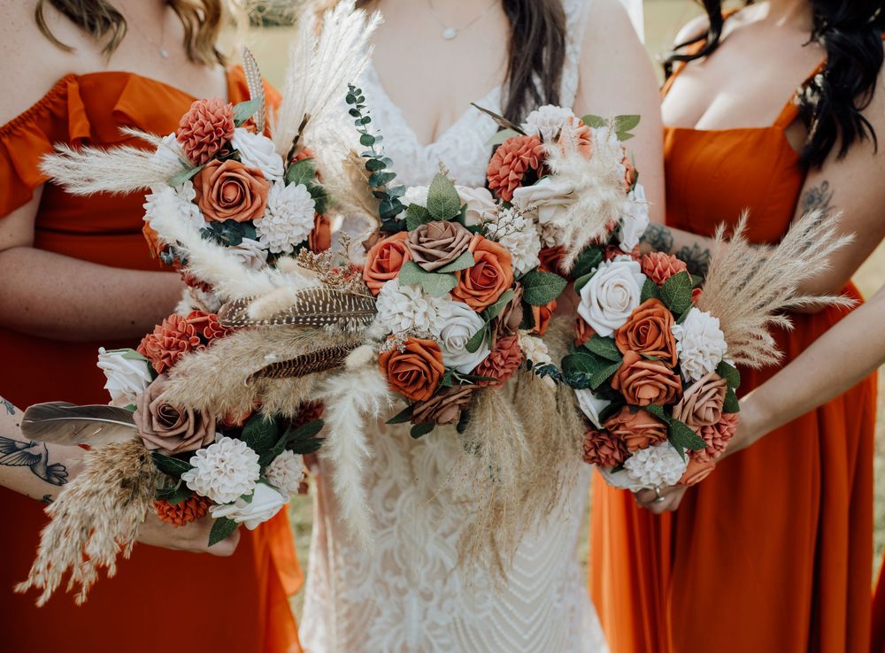 Couple celebrating western-themed wedding at rustic barn in Tennessee