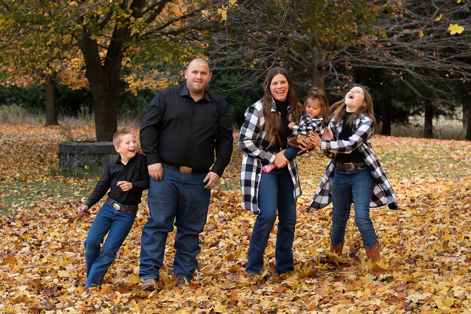 Family of 5 laughing and smiling