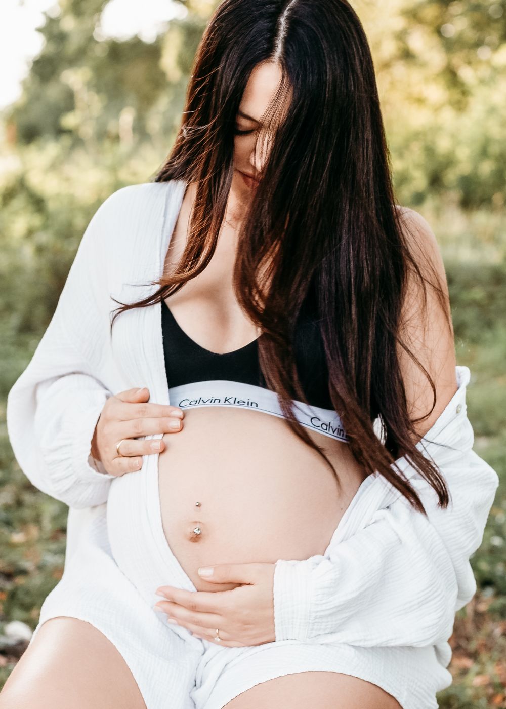 Baby-, Familien- & Babybauchshootings mit Herz. Natürlich, warm, entspannt. Bei euch Zuhause oder Outdoor. Termin einfach online anfragen.
