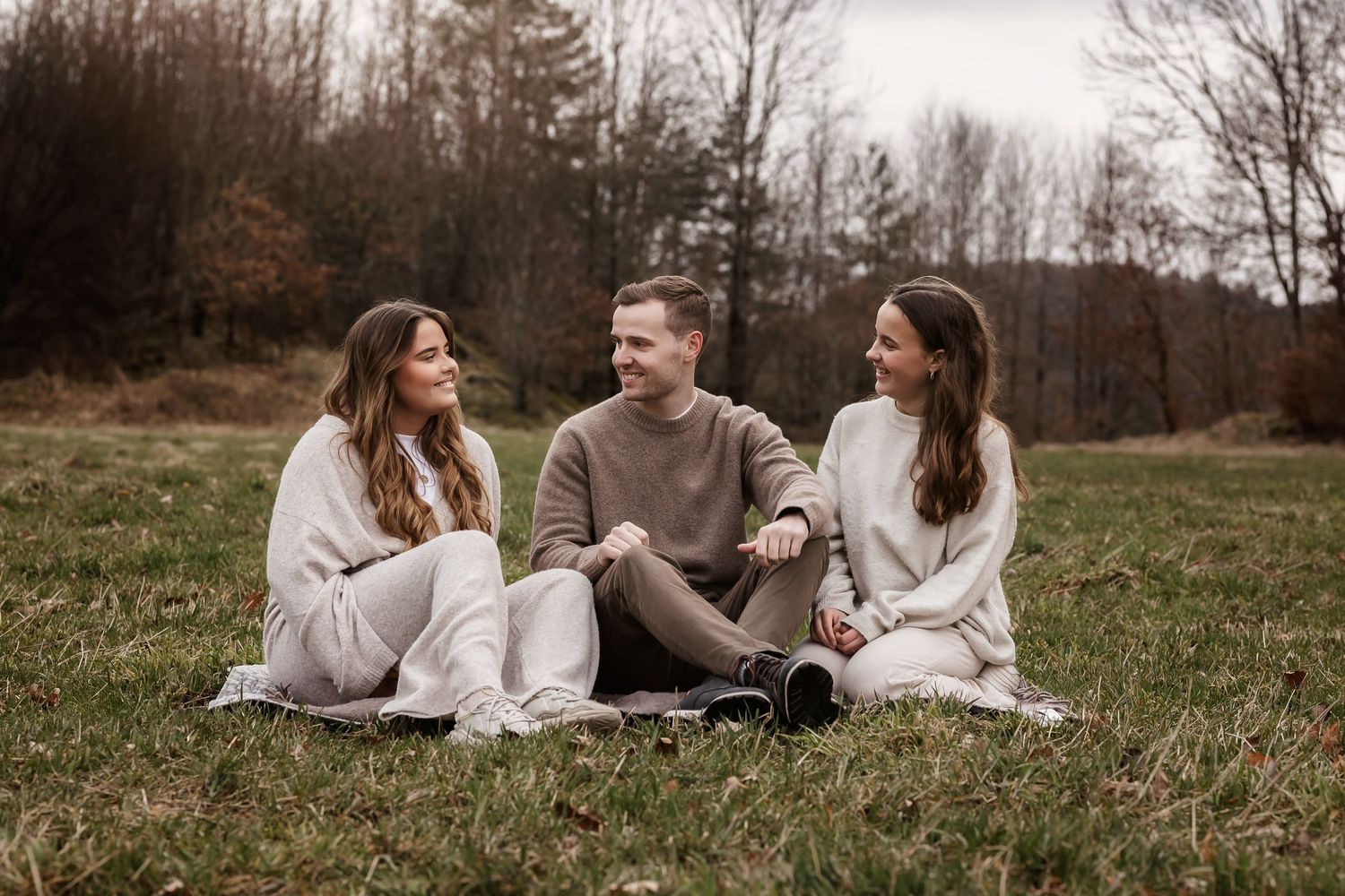 Familiefotograf Kristiansand, Søskenfotografering med 3 voksne søsken