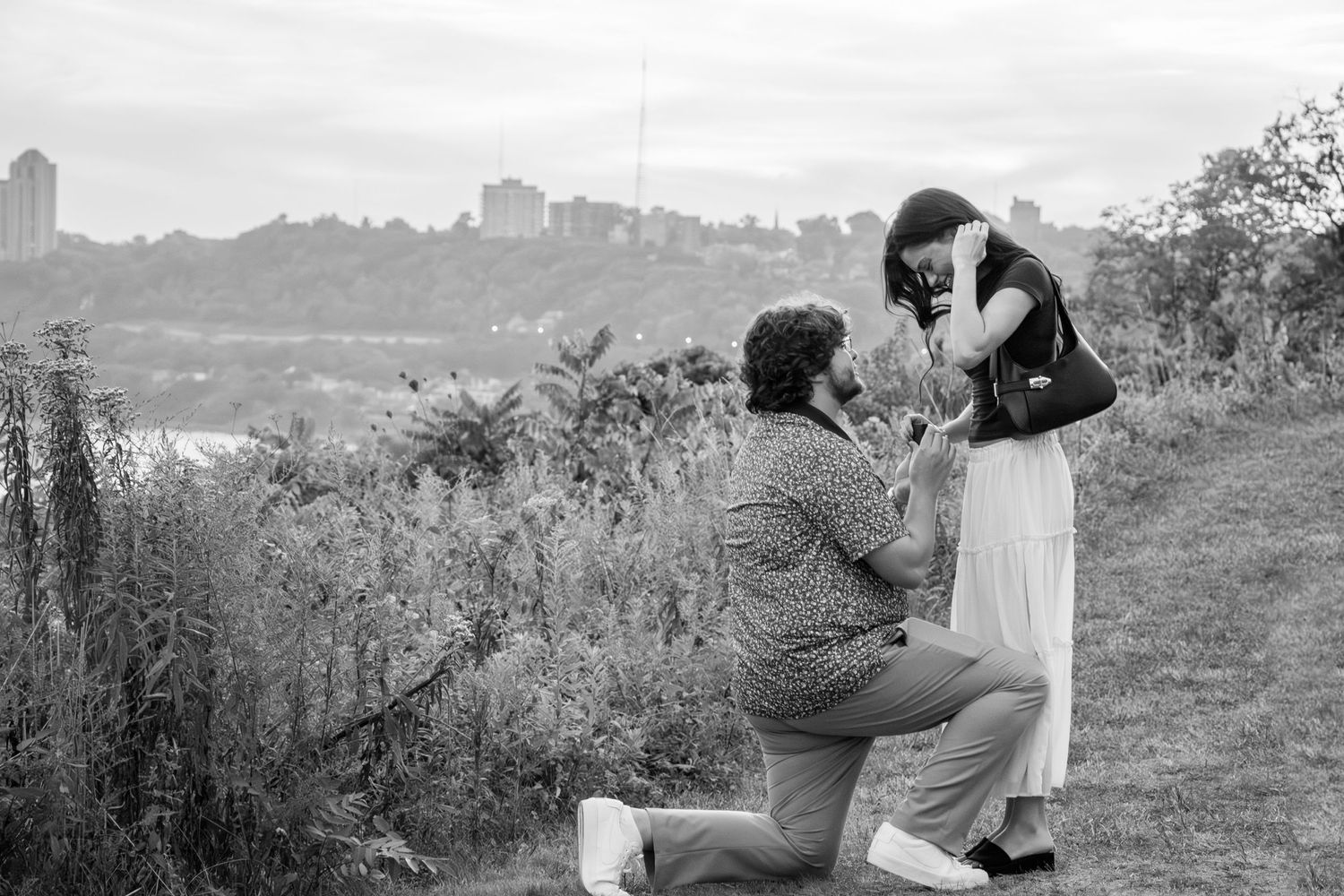 Wedding detail photos of rings engagement bridal photos cincinanti ohio travel photographer quality luxury attention to detail lifestyle