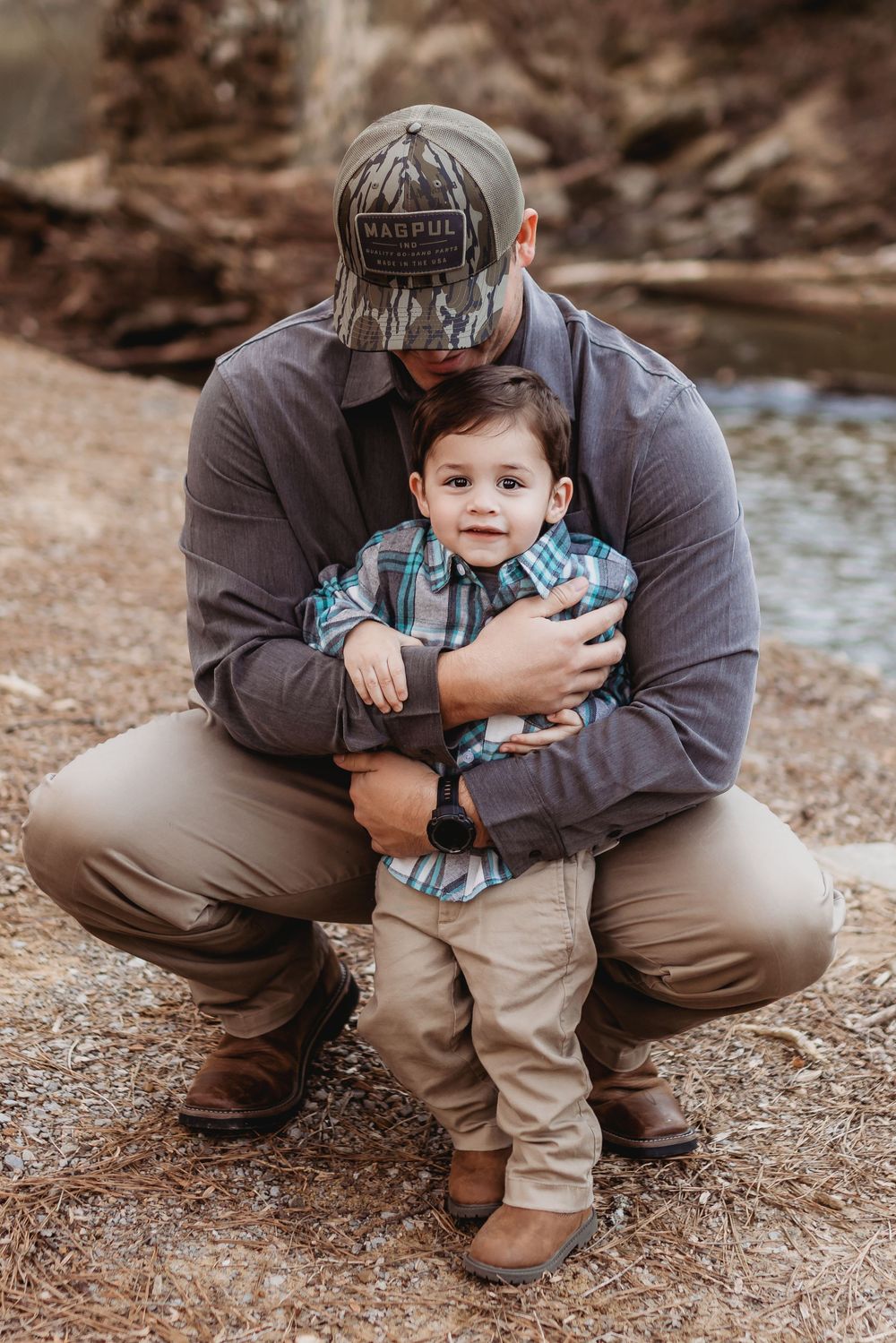 A lifestyle family photo session in Cullman, Alabama by a North Alabama Photographer. Family photography in Alabama at Smith Lake in Cullman