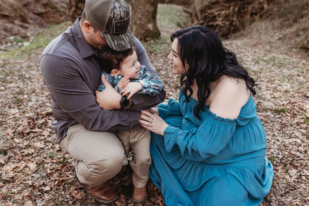 A lifestyle family photo session in Cullman, Alabama by a North Alabama Photographer. Family photography in Alabama at Smith Lake in Cullman