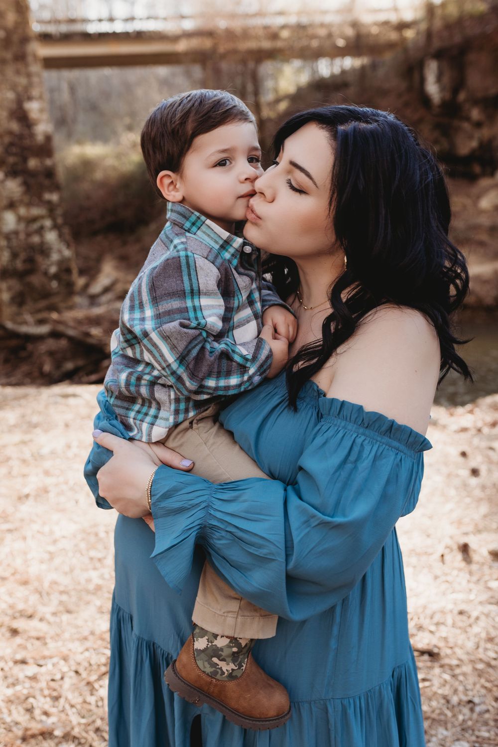 A lifestyle family photo session in Cullman, Alabama by a North Alabama Photographer. Family photography in Alabama at Smith Lake in Cullman