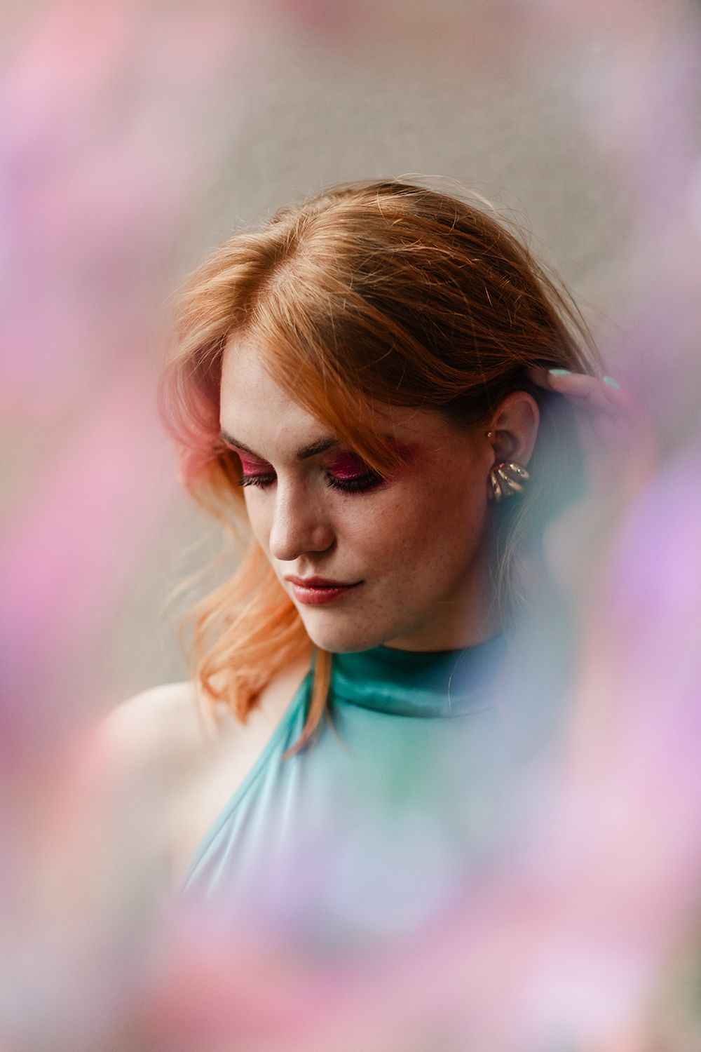 Portret met veel pastel kleuren en een dromerige sfeer.