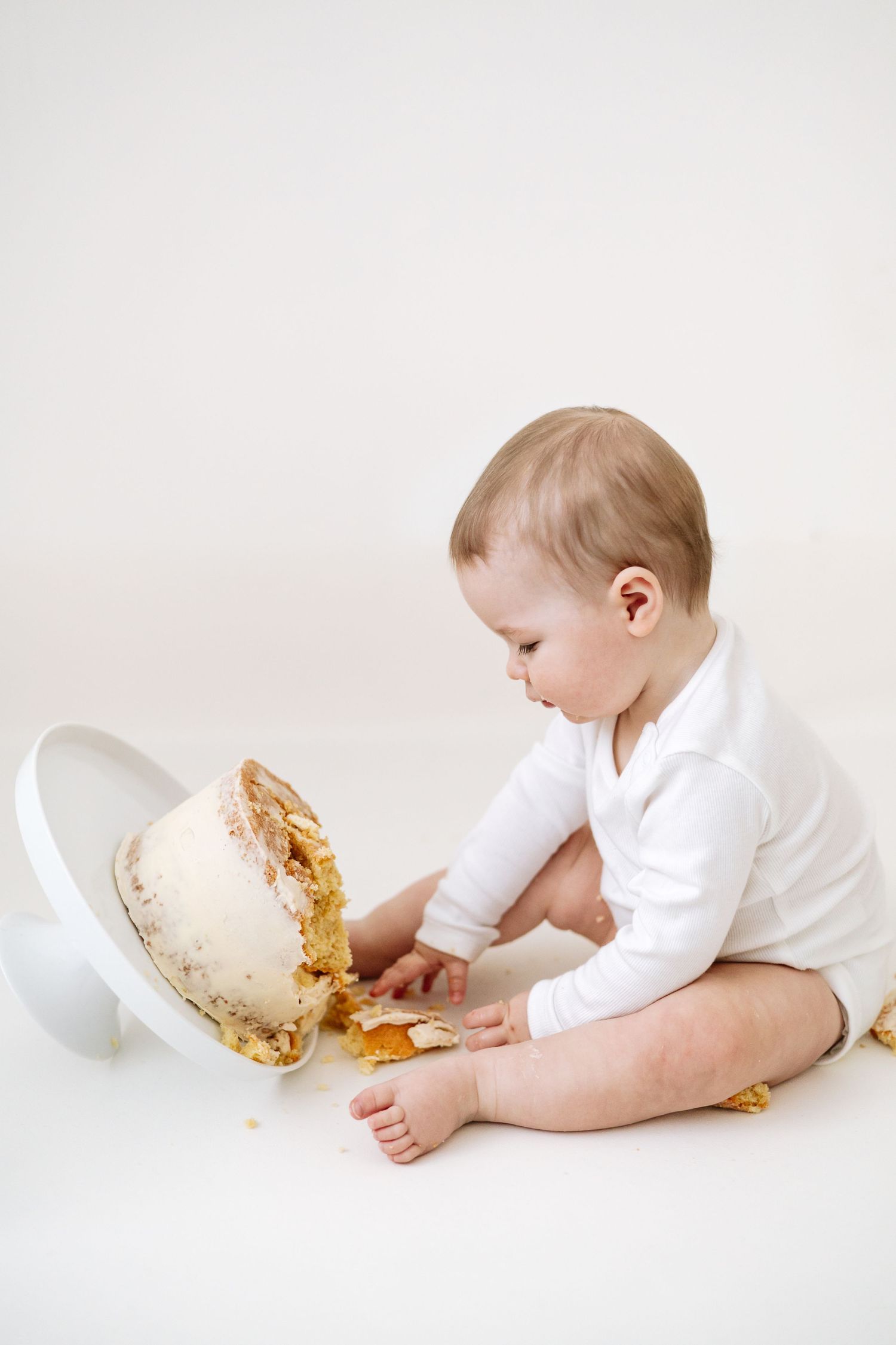 Cake smash session Nottingham baby playing with cake relaxed setup
