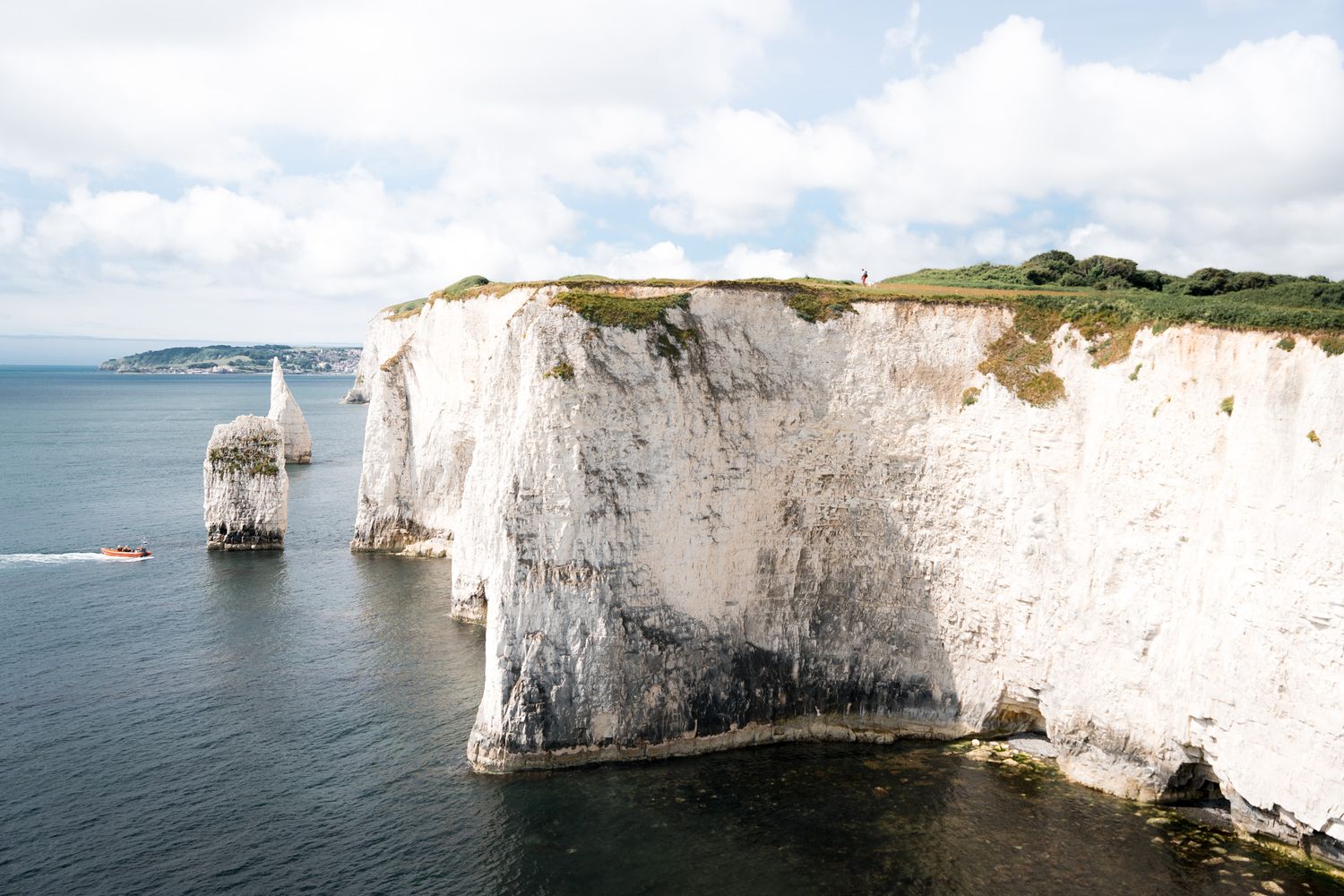 falaises blanches old harrys rocks sur la jurassic coast en angleterre
