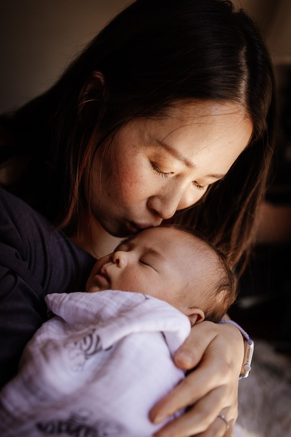 Cindy Tucey Photography captures lifestyle newborn images at in-home newborn session in San Jose, California