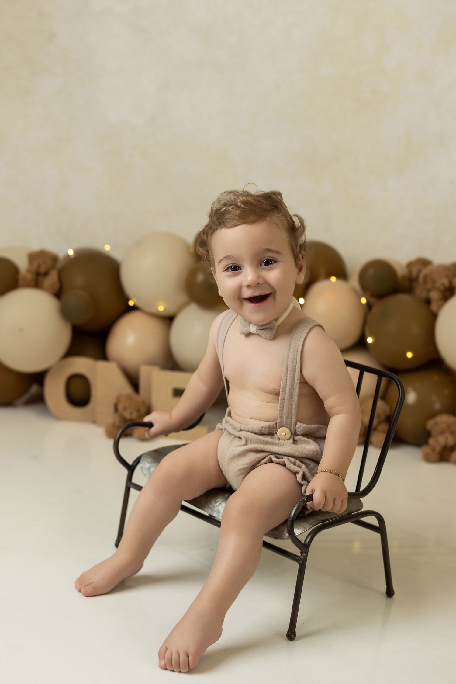 cake smash setup for a first birthday photography session in Santa Clarita
