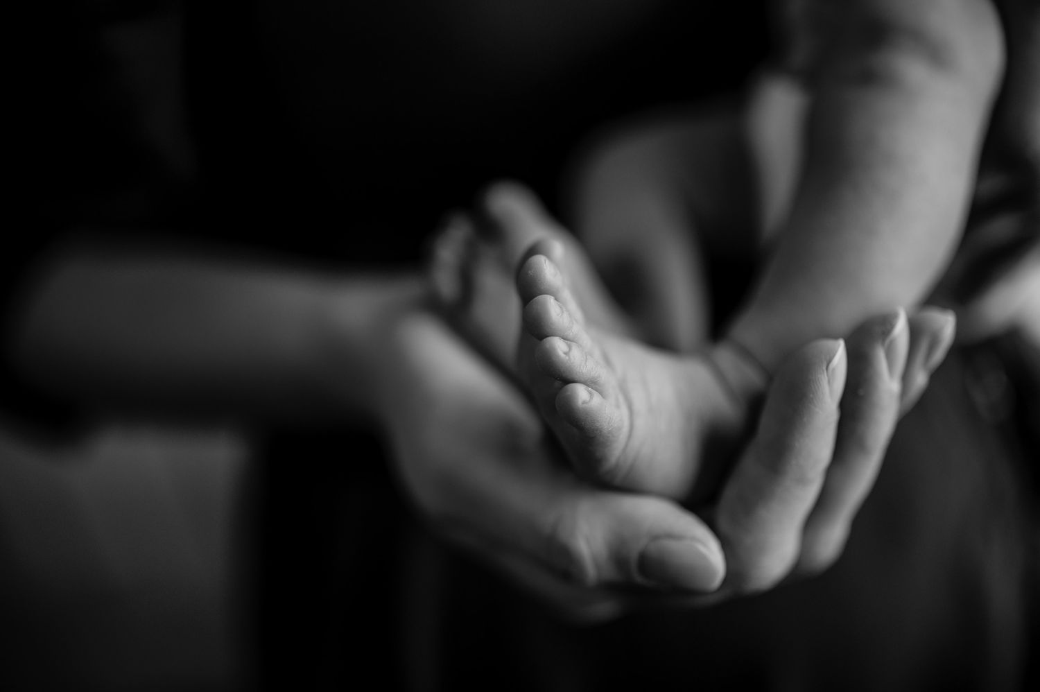 Newborn baby feet lifestyle newborn session in home photoshoot candid moment Palm Bay Melbourne Vero Cocoa Beach Florida Bereaved County