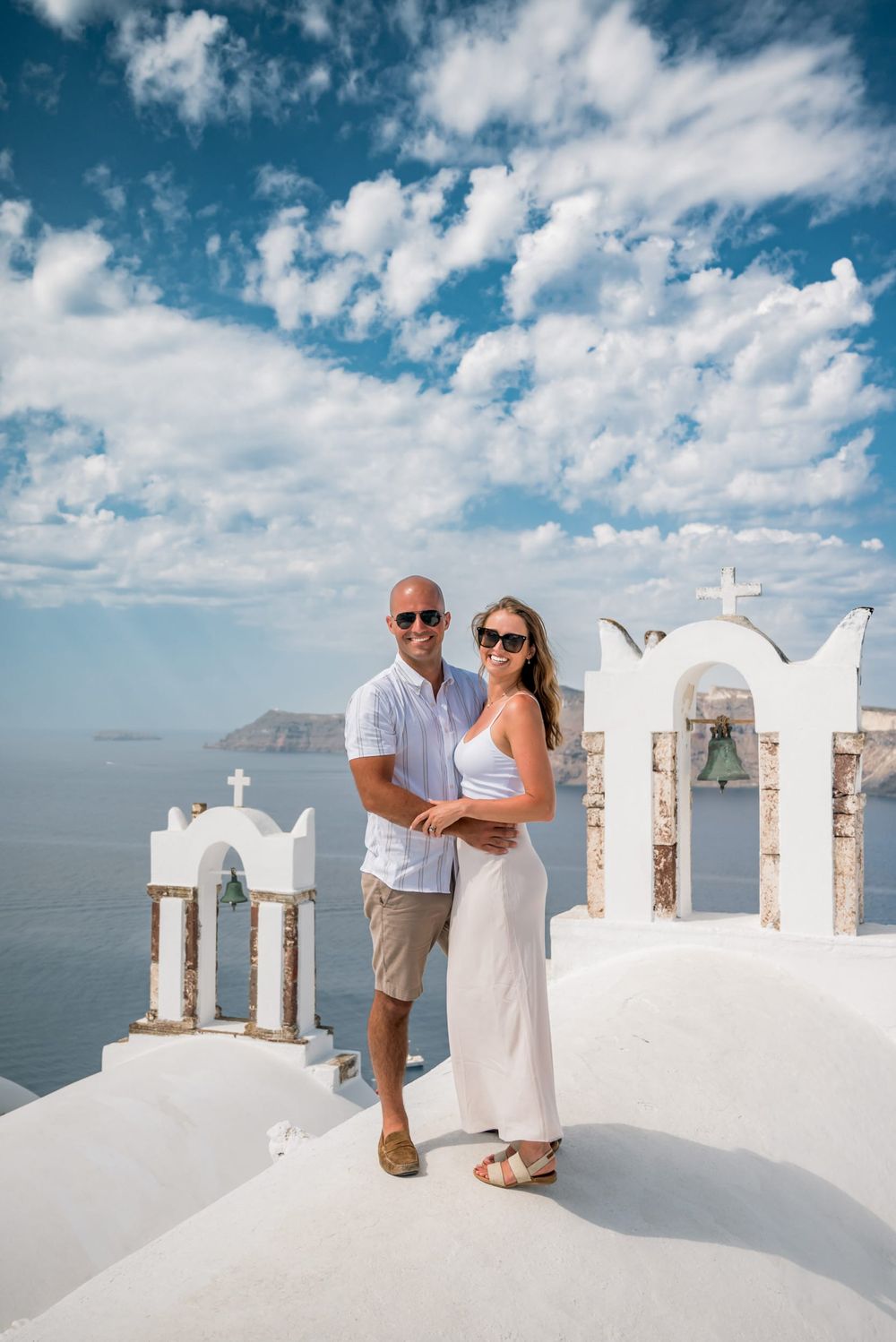 couple photoshoot in santorini