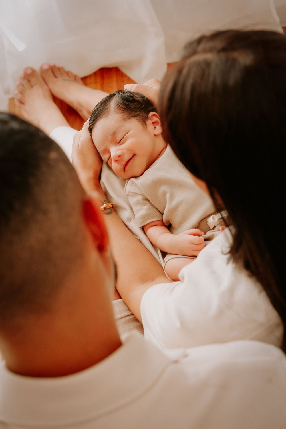 Intimate lifestyle photos of a newborn sleeping while being held.
Altona Family Photographer Melbourne