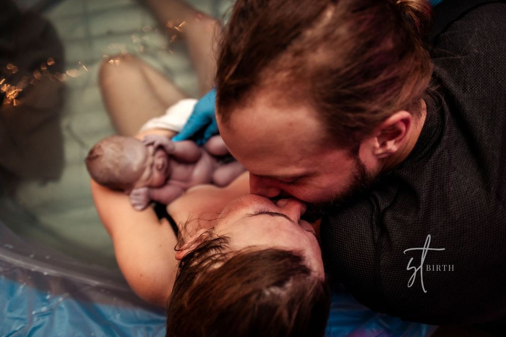 UPTOWN-DALLAS-APARTMENT-HOME-BIRTH-FIRT-TIME-MOM-SUPRISE-GENDER-WATER-BIRTH-BUNDLE-BORN-MIDWIFERY