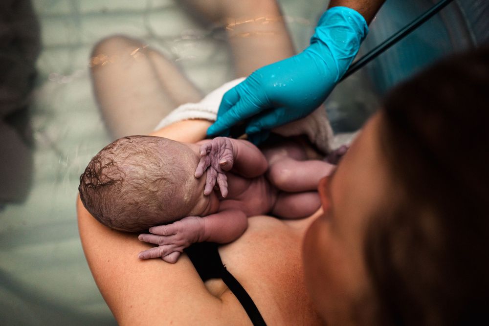 UPTOWN-DALLAS-APARTMENT-HOME-BIRTH-FIRT-TIME-MOM-SUPRISE-GENDER-WATER-BIRTH-BUNDLE-BORN-MIDWIFERY