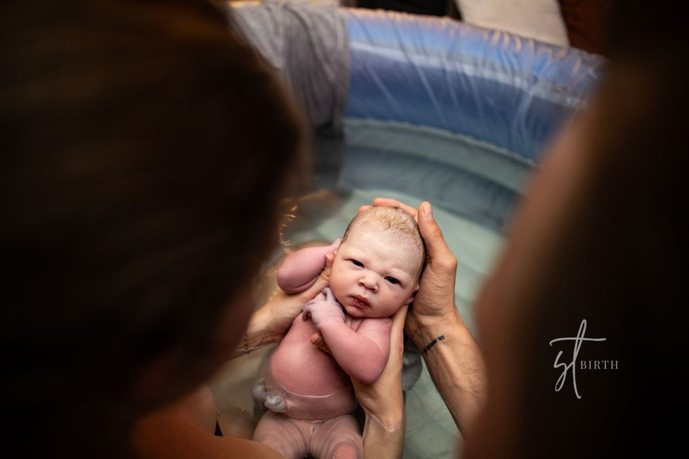 UPTOWN-DALLAS-APARTMENT-HOME-BIRTH-FIRT-TIME-MOM-SUPRISE-GENDER-WATER-BIRTH-BUNDLE-BORN-MIDWIFERY