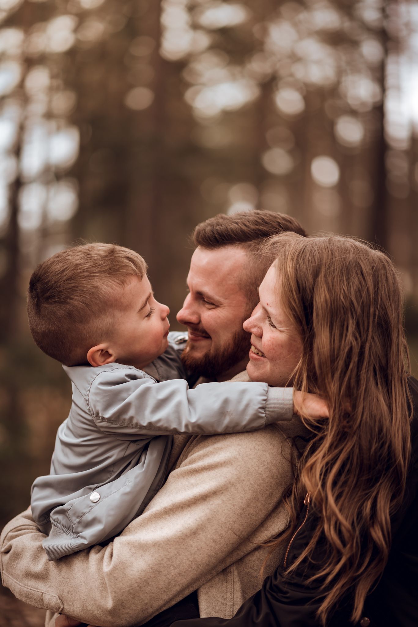 Gravidfotografering i Tyesö, familjefotografering, Stockholm, utomhusfotografering, solnedgångsfotografering, fotografering barnfotograf