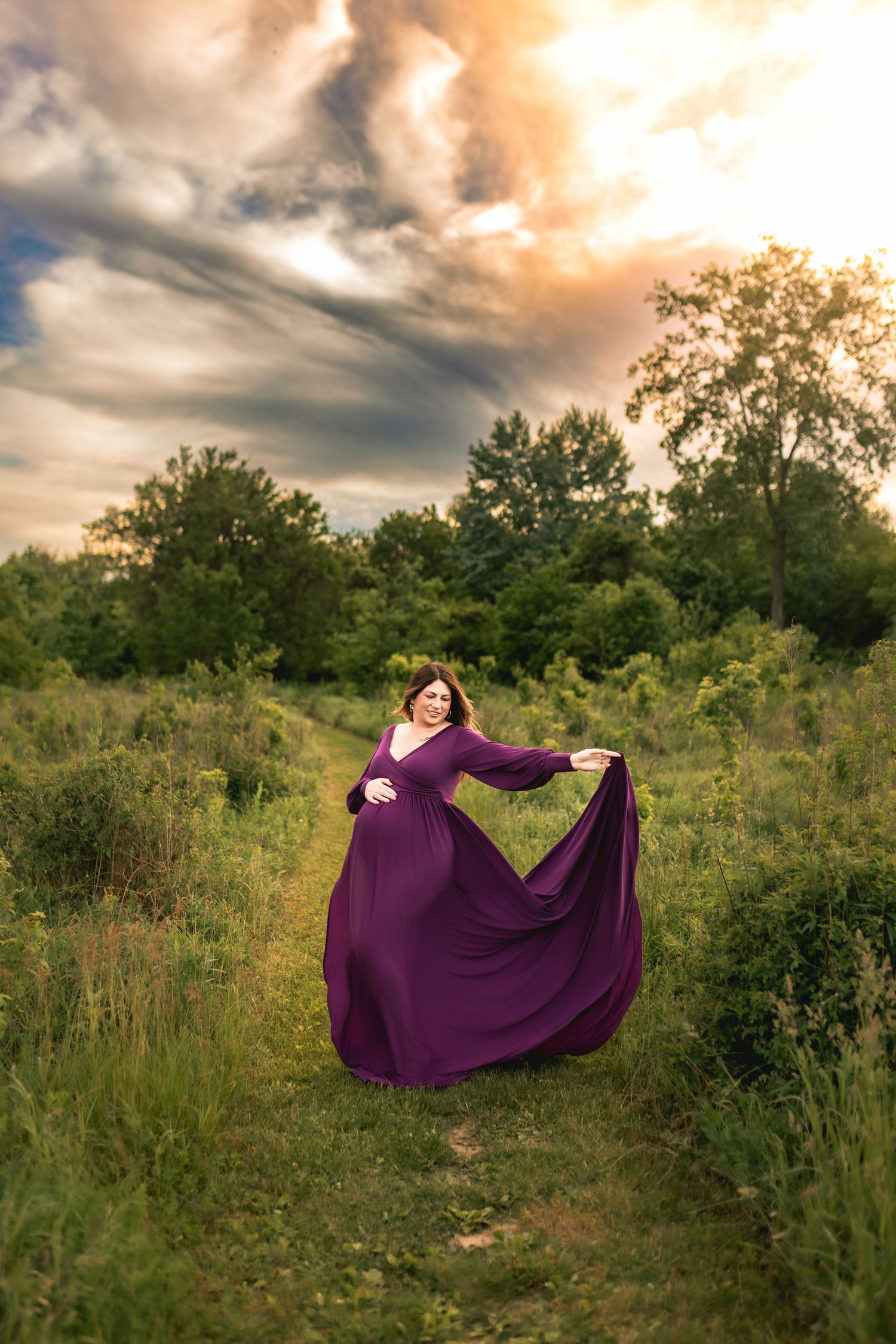 Outdoor Maternity Photoshoot in Marion Indiana with Tiffany Bergamino Photography
