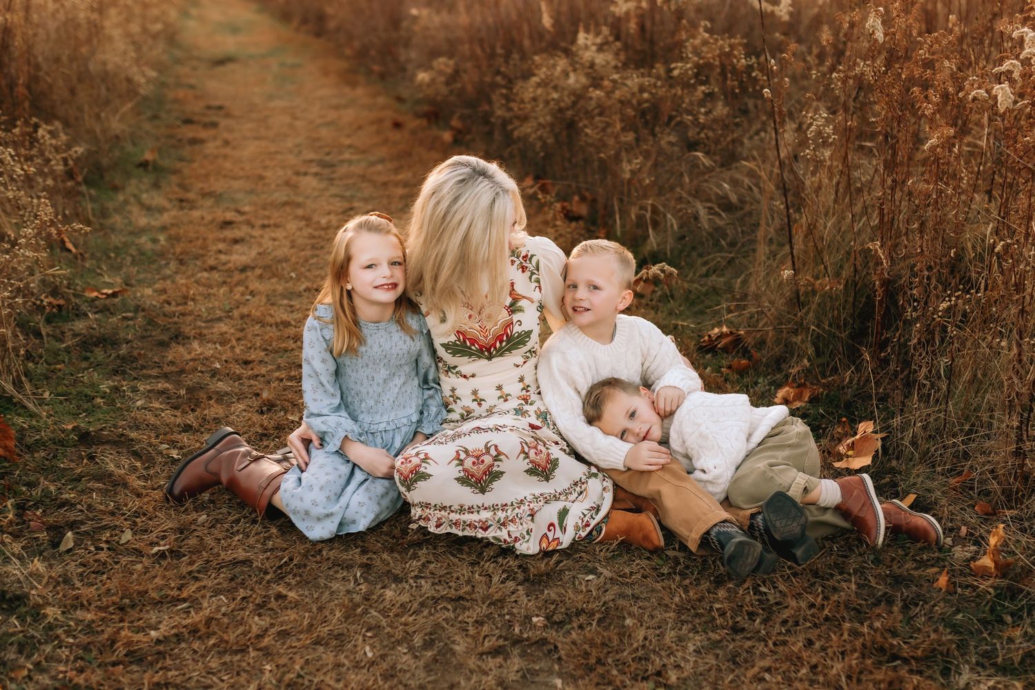 Mother and children family photographer in Marion indiana