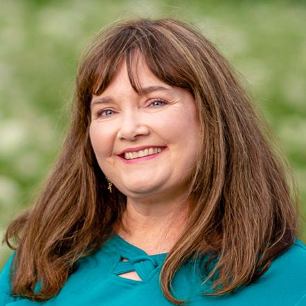 Inspirational Keynote Speaker, Wildlife and Fire and Police Photographer Alicia White Gardiner Montana