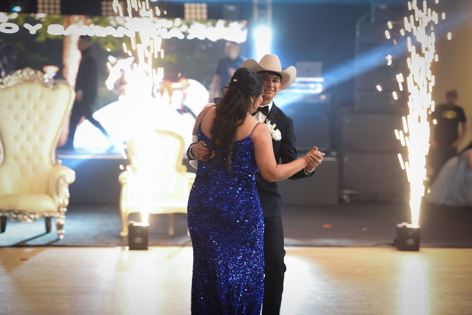 Cómo planear un quinceañero en Dallas Fort Worth con ideas para sus 15 años, fotografía profesional, tradiciones, familia y celebración