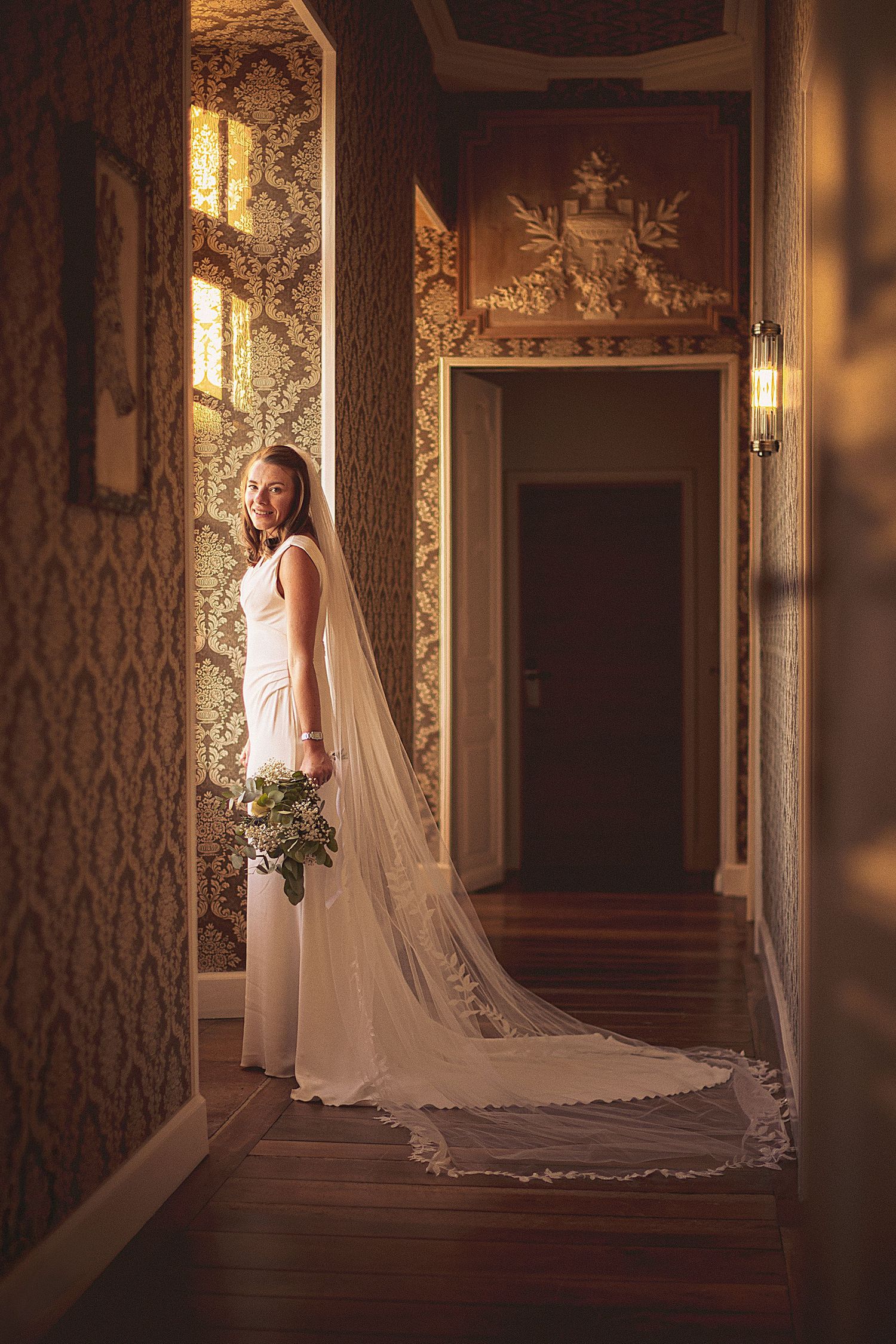 Bridal portrait of Beth at Château Sainte-Croix in the Dordogne.