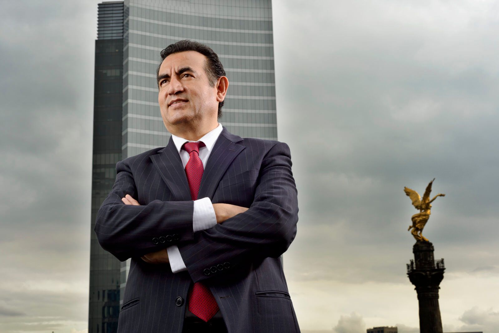 Director de Promotoria en Seguros Monterrey con vista al ángel de la independencia