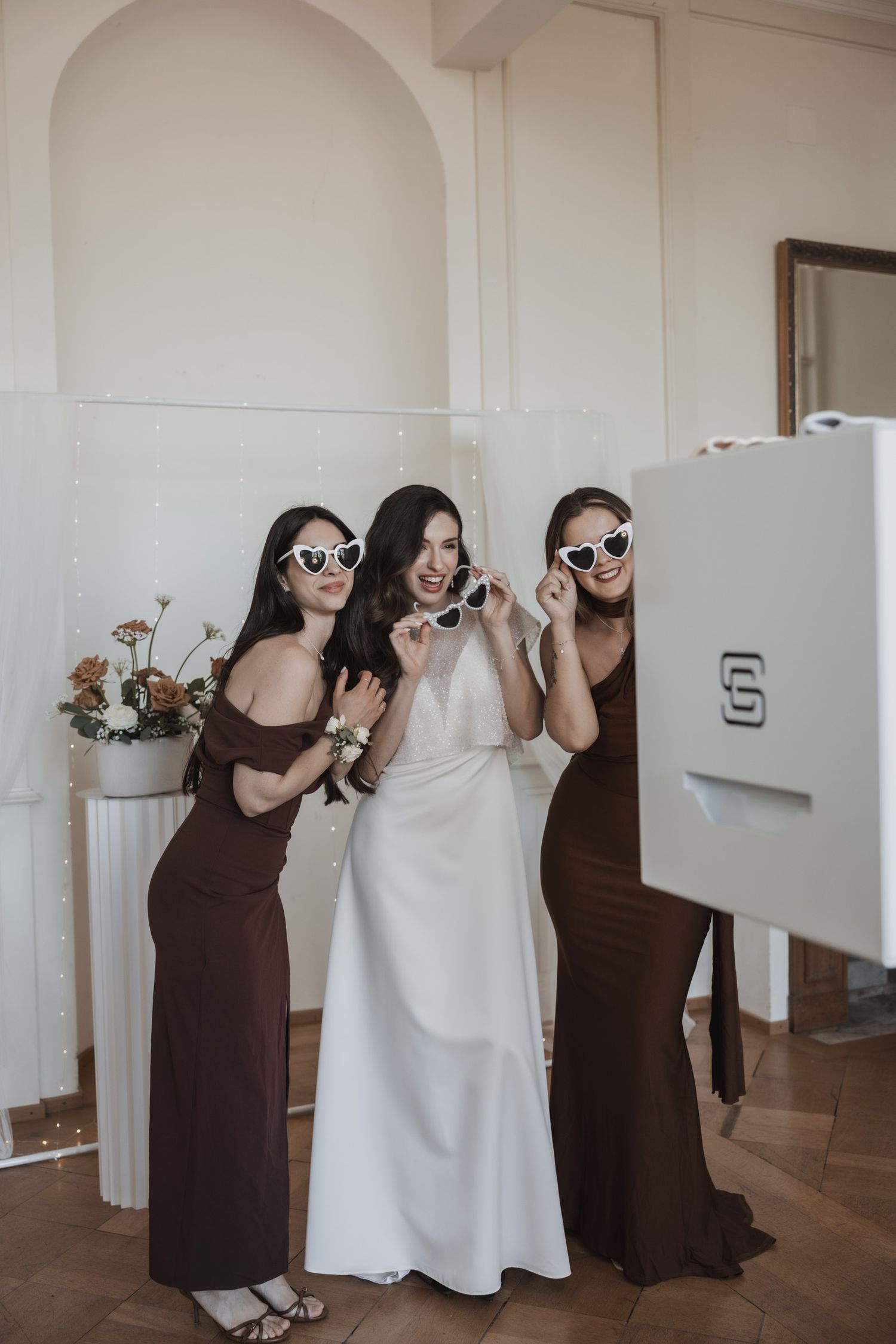 Location photobooth pour mariage, fêtes d'entreprises, anniversaires ou tout autre évènement.