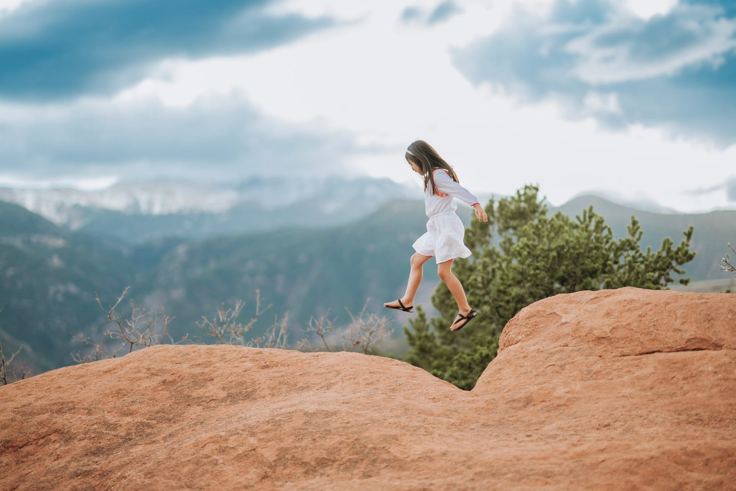 Garden of the Gods family photographer adventure session. Sunset mountains Colorado Springs family portraits outdoors