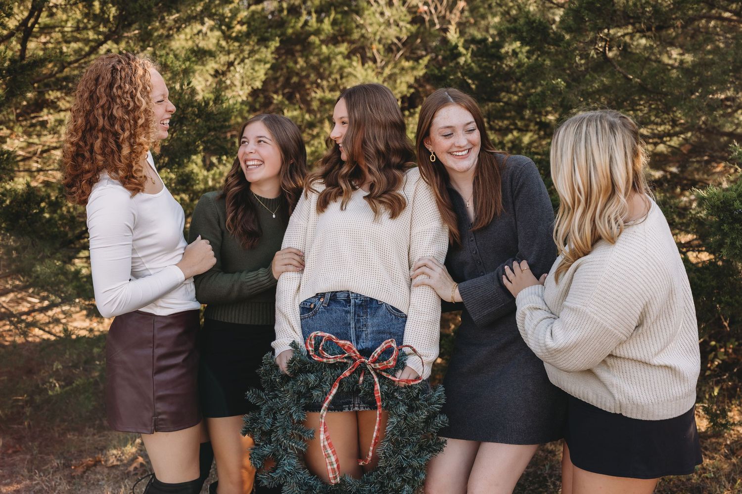 senior girl group fall Christmas theme photos creams, greens, browns, evergreen trees wreath
