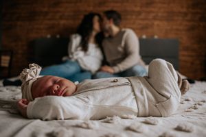 Newborn baby pasgeboren baby details handjes voetjes fotografie