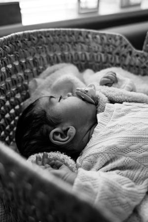 Newborn baby pasgeboren baby details handjes voetjes fotografie