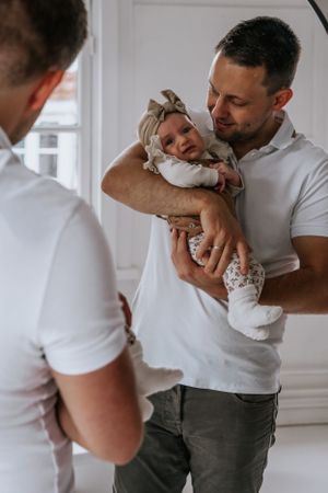 Newborn baby pasgeboren baby details handjes voetjes fotografie