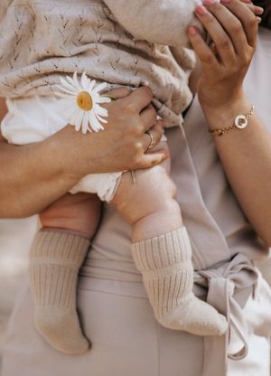 Newborn baby pasgeboren baby details handjes voetjes fotografie