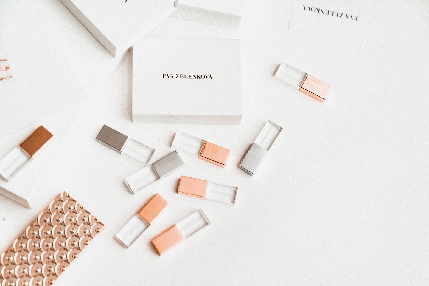 What You Receive — Wedding Photo Delivery Experience
Eva delivers a carefully curated online gallery of 1,500–2,000 high-resolution images.