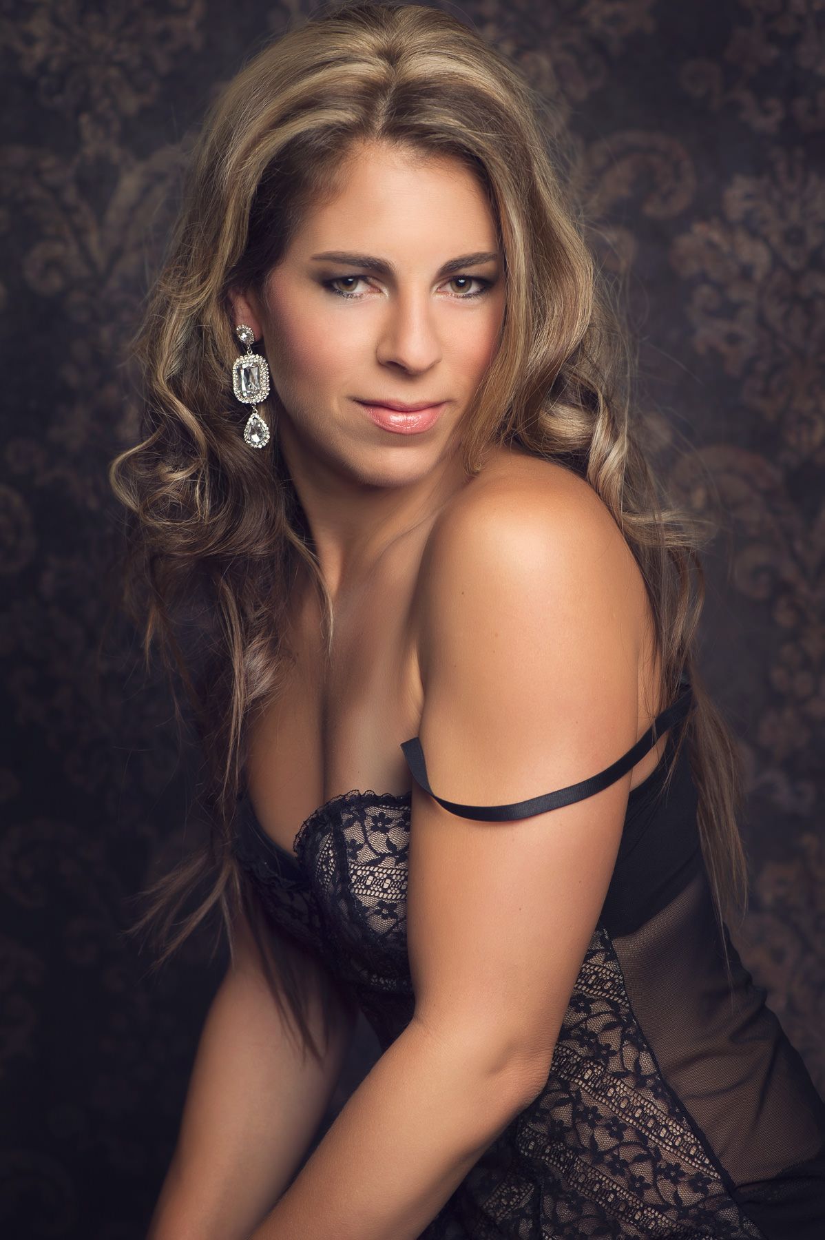 photo de charme qui révèle la féminité prise en studio
