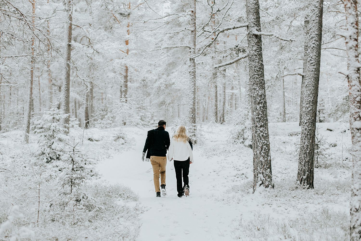 Förlovningsbilder på Skutberget i Karlstad. Fotograf Rebecca Nordin.