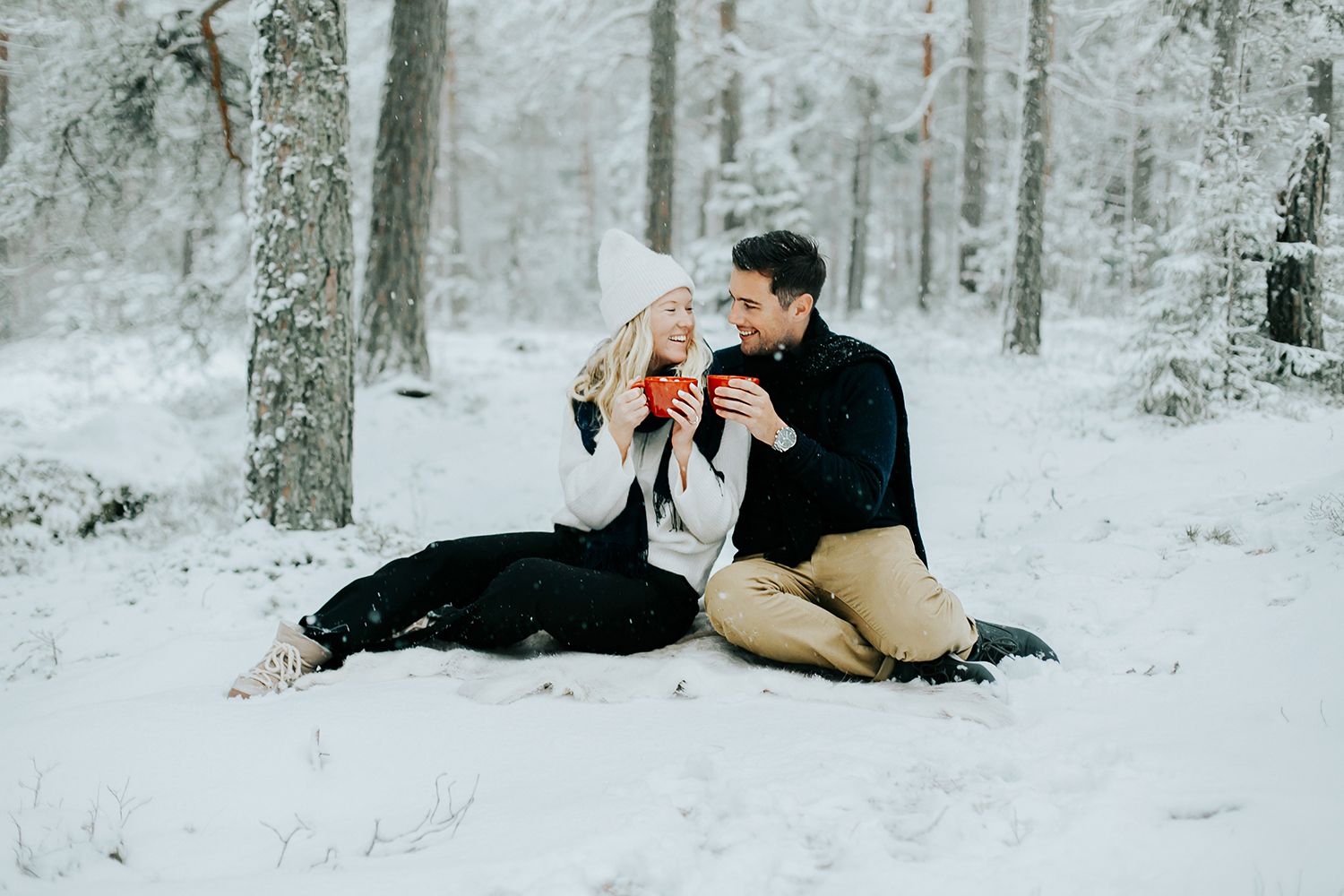 Förlovningsbilder på Skutberget i Karlstad. Fotograf Rebecca Nordin.