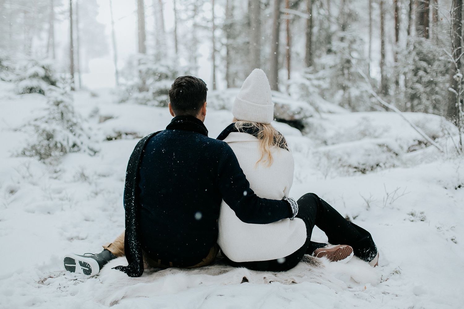 Förlovningsbilder på Skutberget i Karlstad. Fotograf Rebecca Nordin.