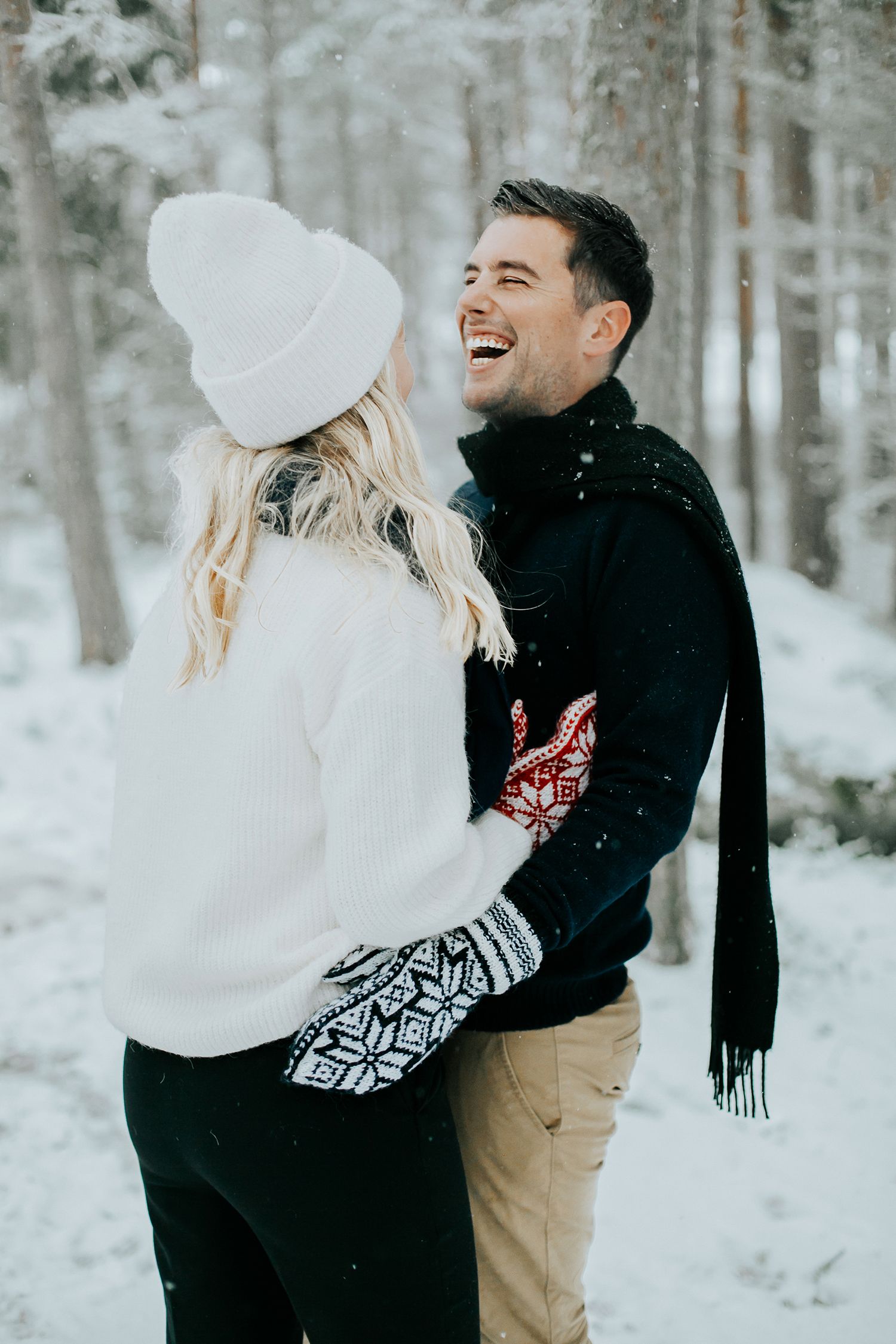 Förlovningsbilder på Skutberget i Karlstad. Fotograf Rebecca Nordin.