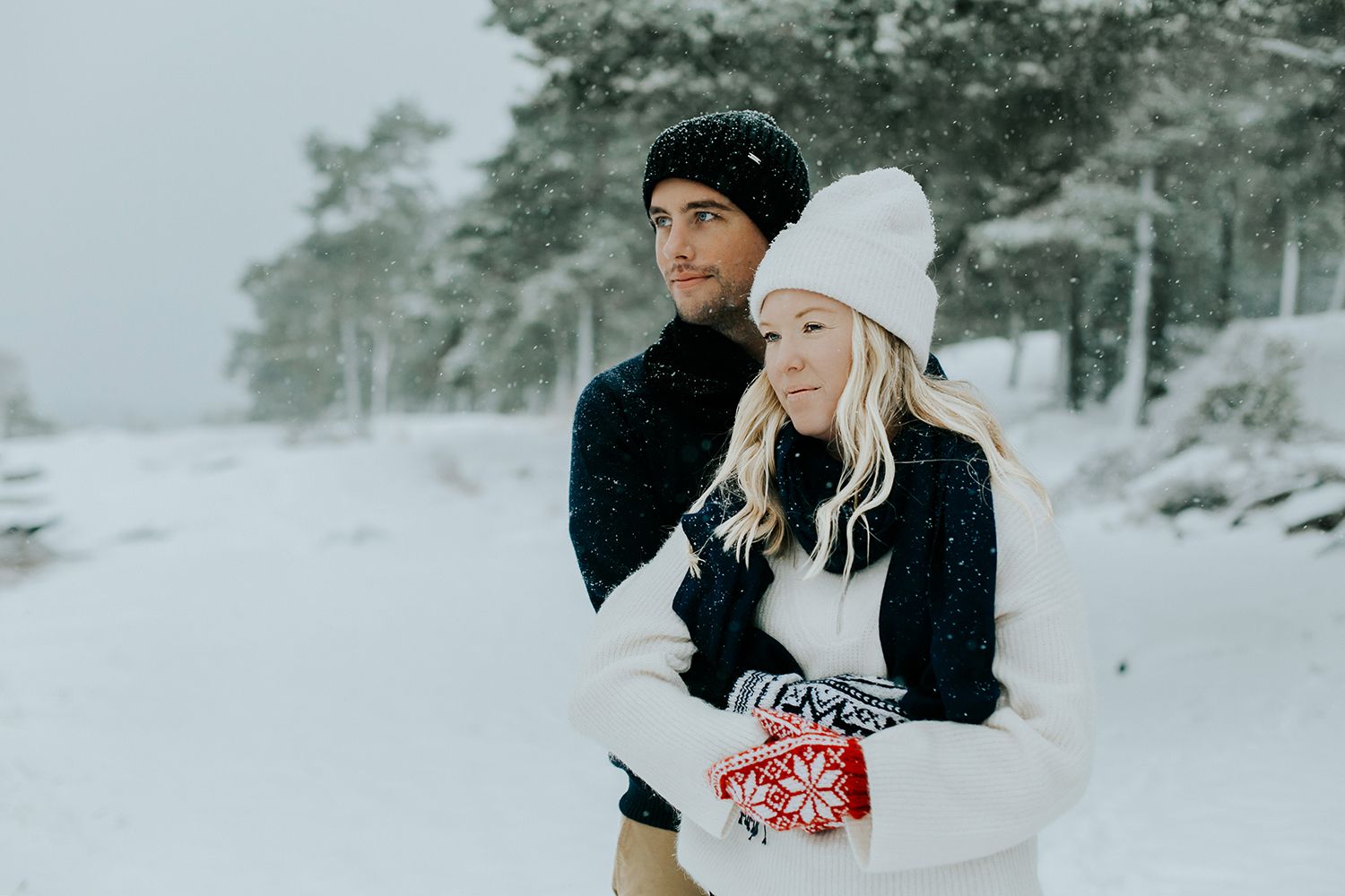Förlovningsbilder på Skutberget i Karlstad. Fotograf Rebecca Nordin.