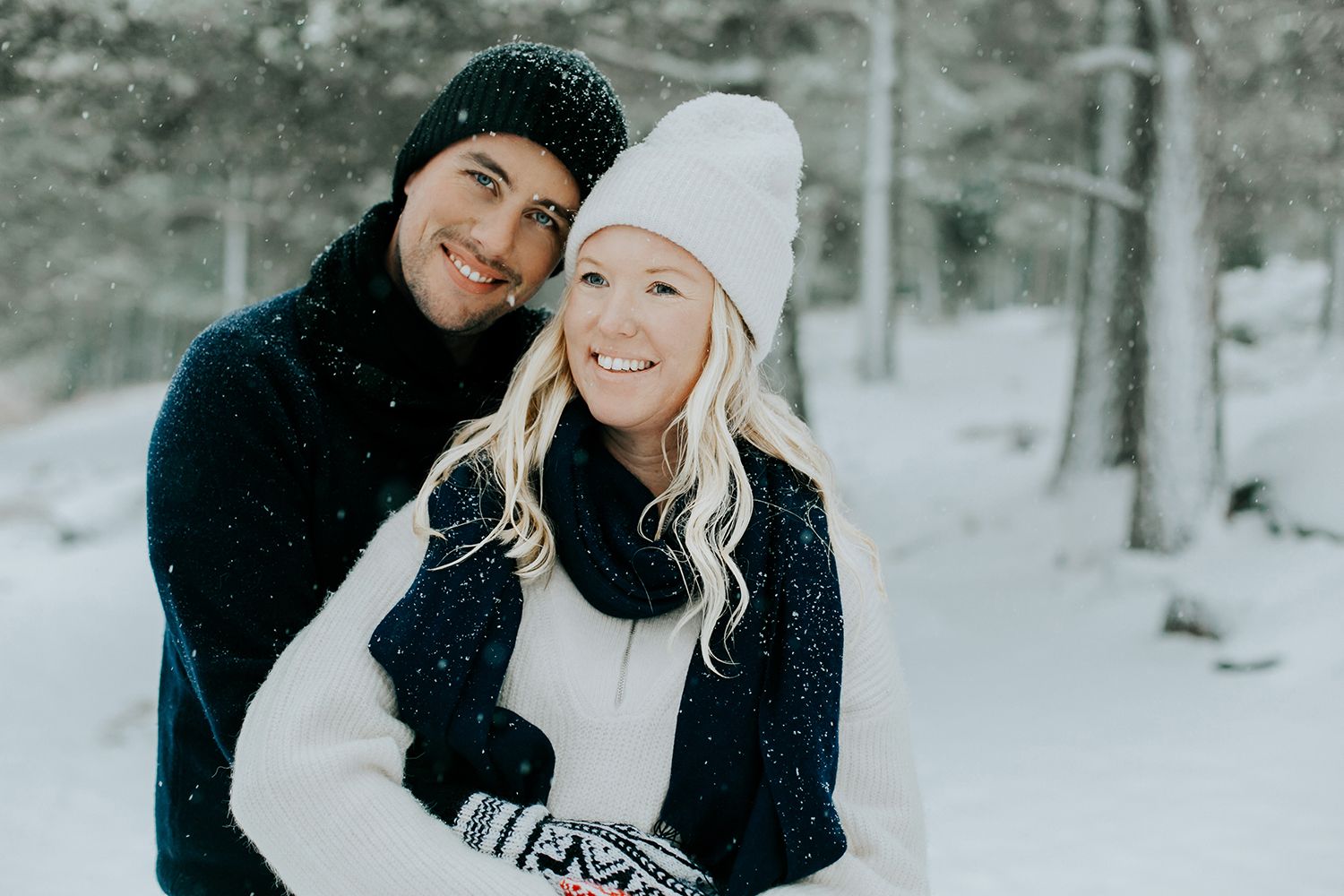 Förlovningsbilder på Skutberget i Karlstad. Fotograf Rebecca Nordin.