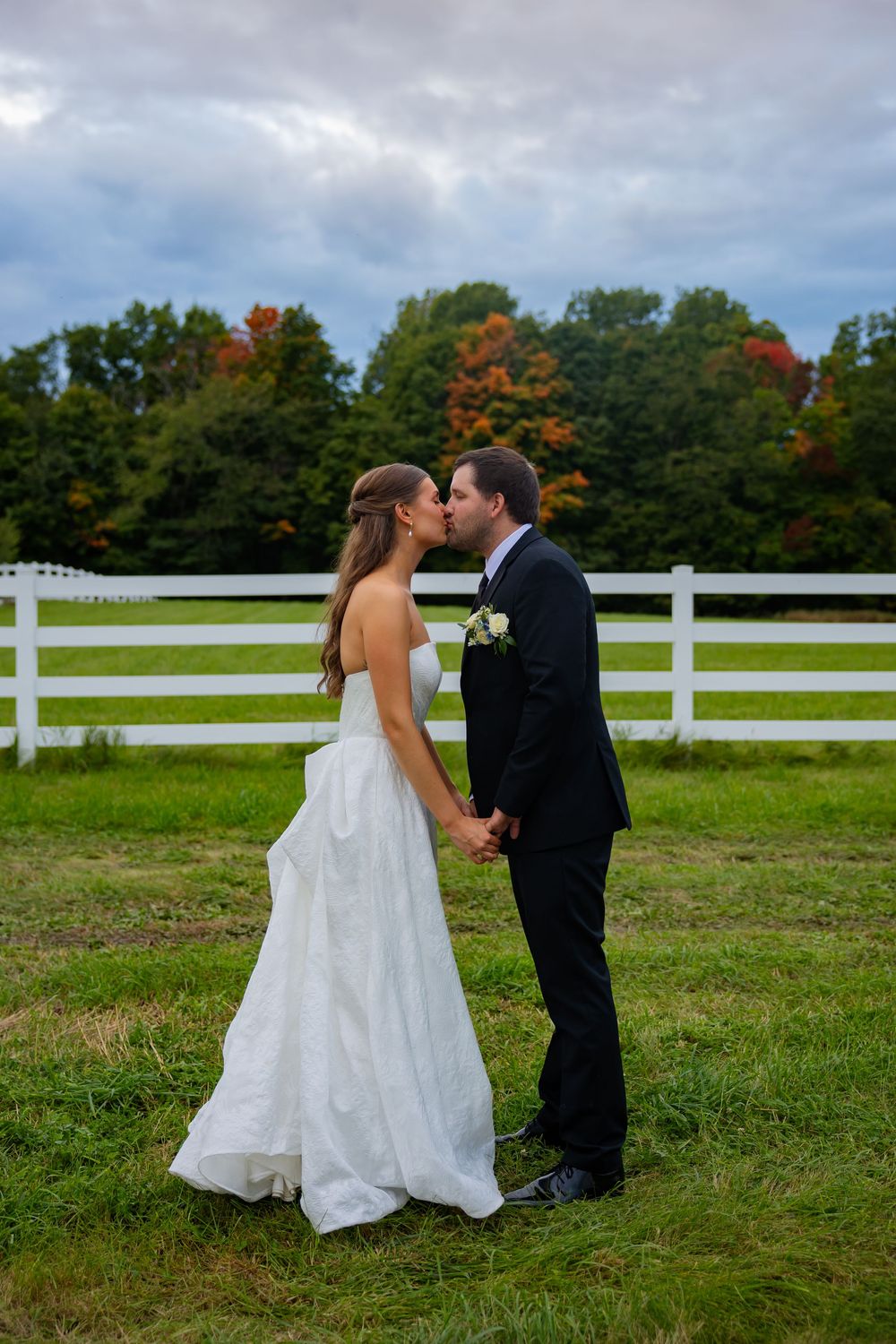 Bemidji couple enjoys fall wedding in Bemidji