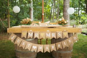 A sweetheart table photographed by Hudson Valley based photographer, Sasha Pierre-Louis